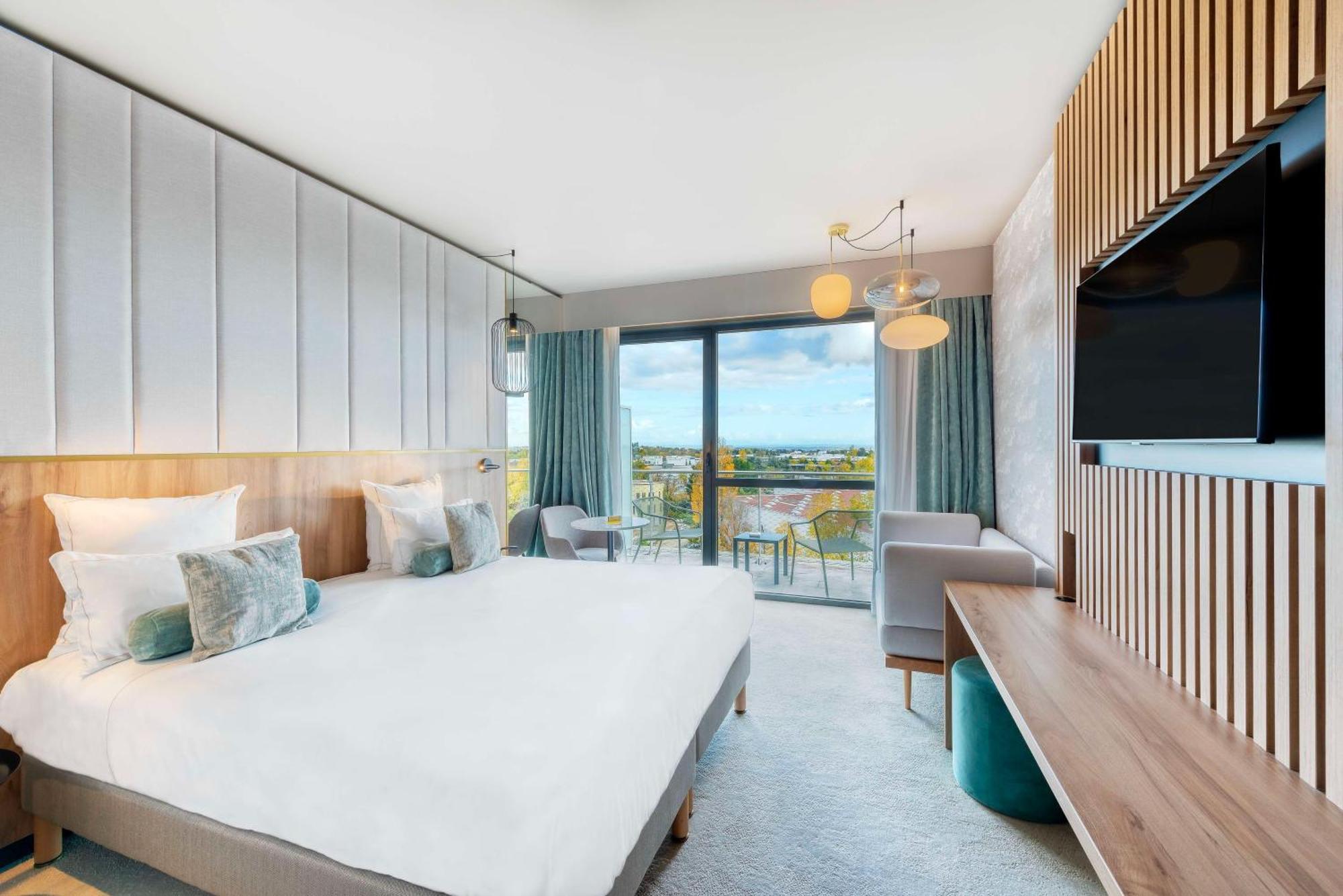 Golden Tulip Lyon Ouest Techlid Hotel & Spa Limonest Dış mekan fotoğraf