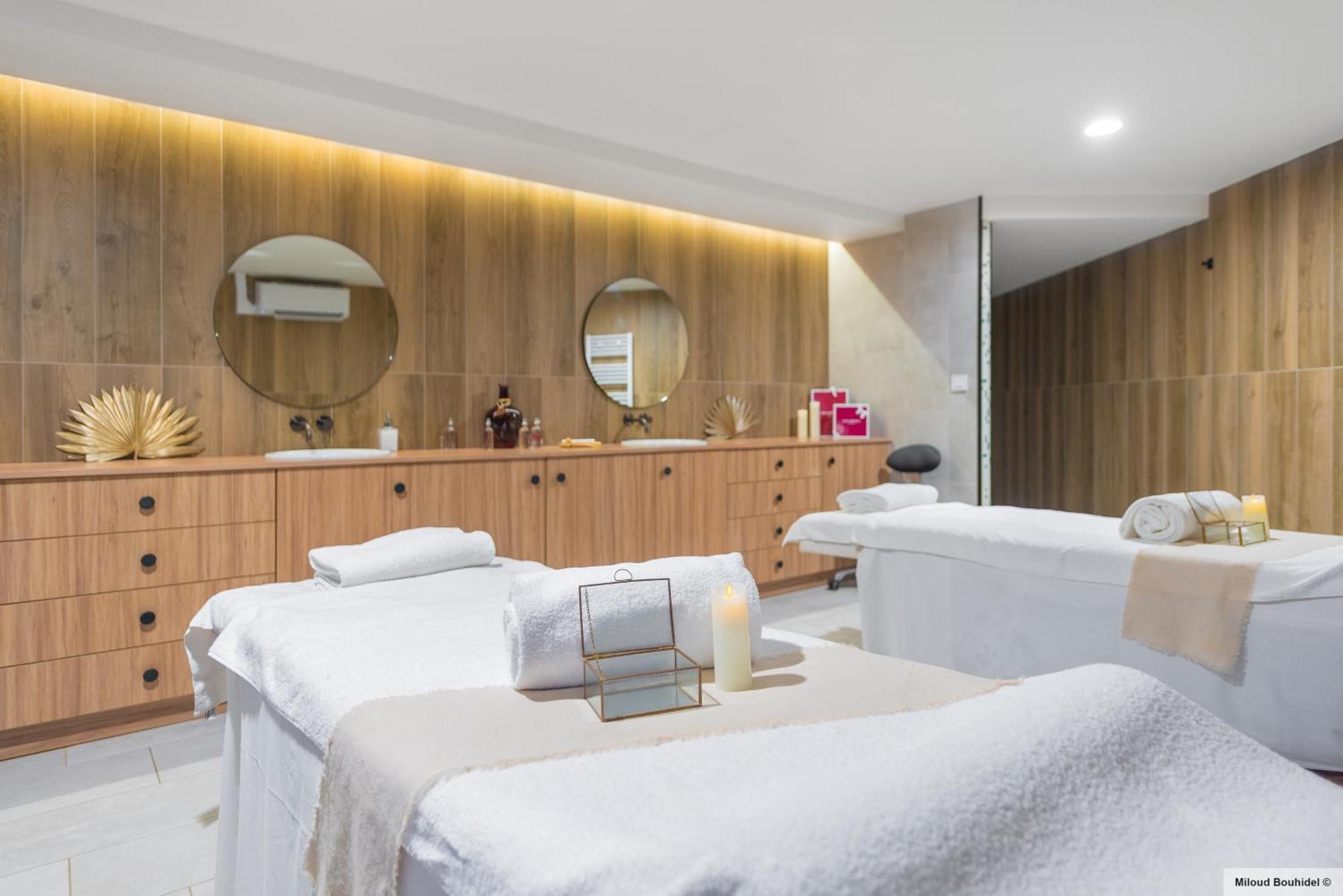 Golden Tulip Lyon Ouest Techlid Hotel & Spa Limonest Dış mekan fotoğraf