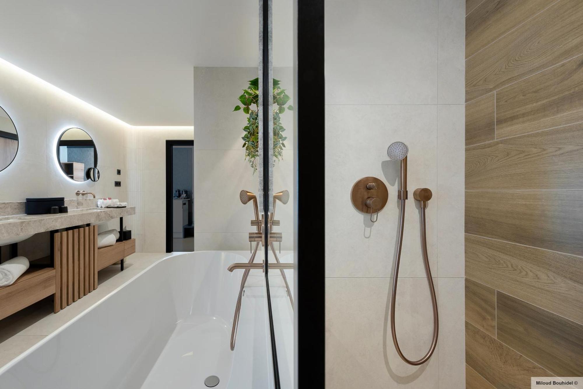 Golden Tulip Lyon Ouest Techlid Hotel & Spa Limonest Dış mekan fotoğraf