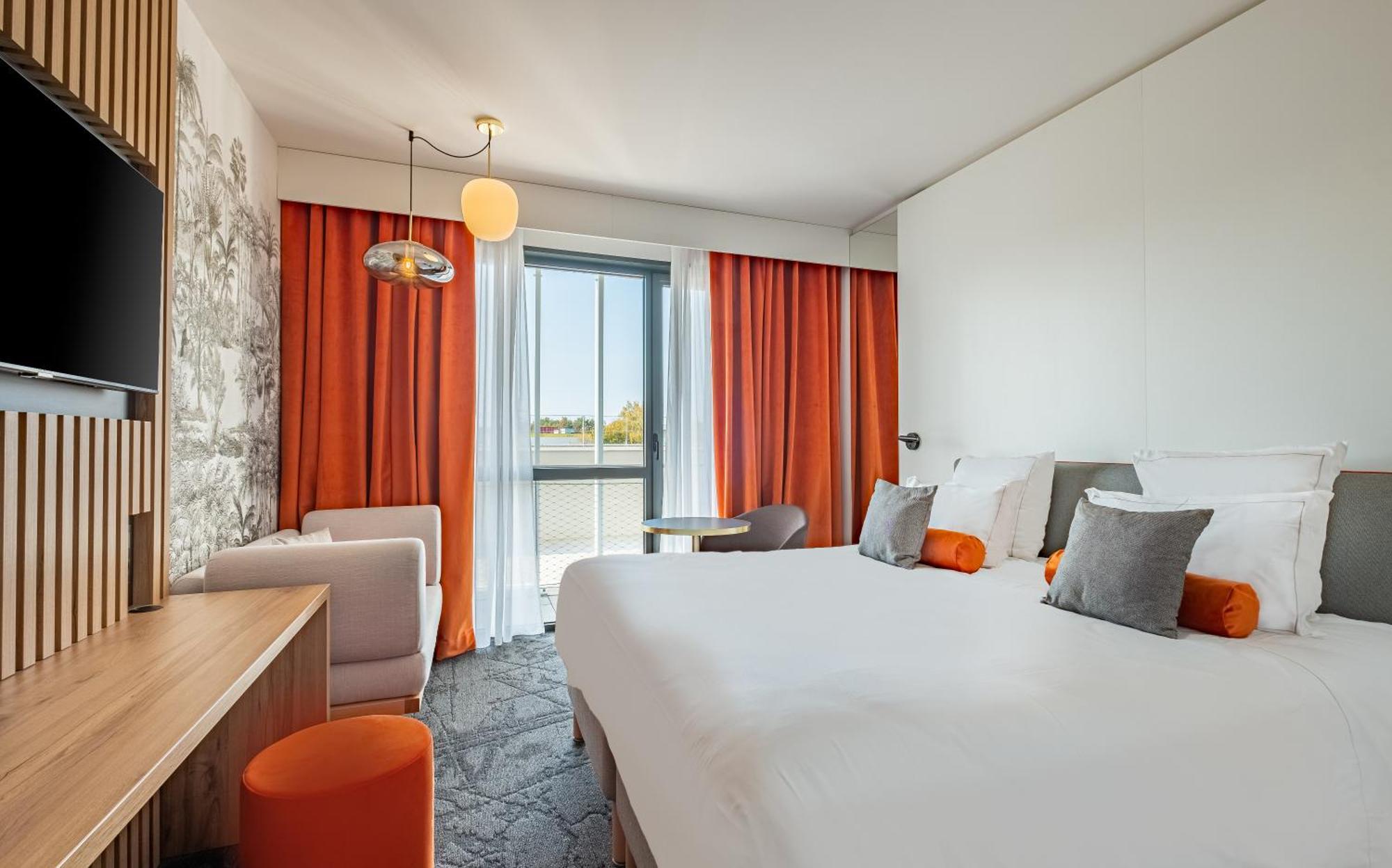 Golden Tulip Lyon Ouest Techlid Hotel & Spa Limonest Dış mekan fotoğraf