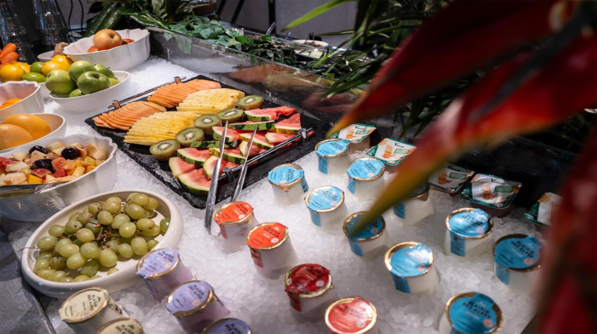 Golden Tulip Lyon Ouest Techlid Hotel & Spa Limonest Dış mekan fotoğraf